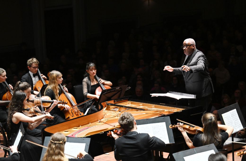 Wayne Marshall conducts the National Youth Orchestra of Germany © Greg Macvean