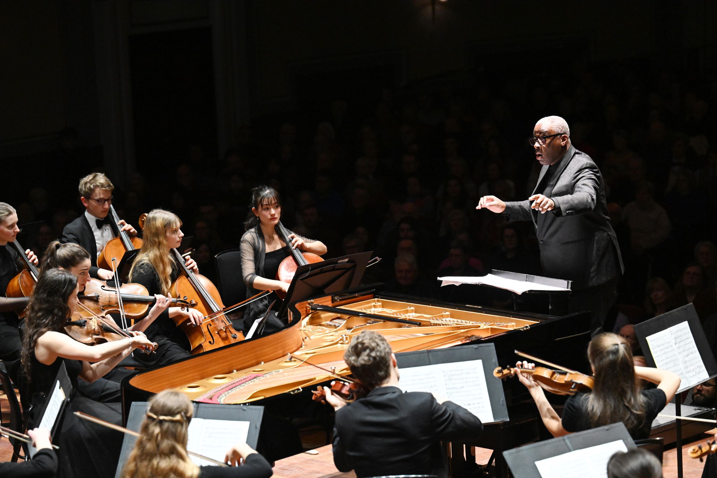 Wayne Marshall conducts the National Youth Orchestra of Germany © Greg Macvean