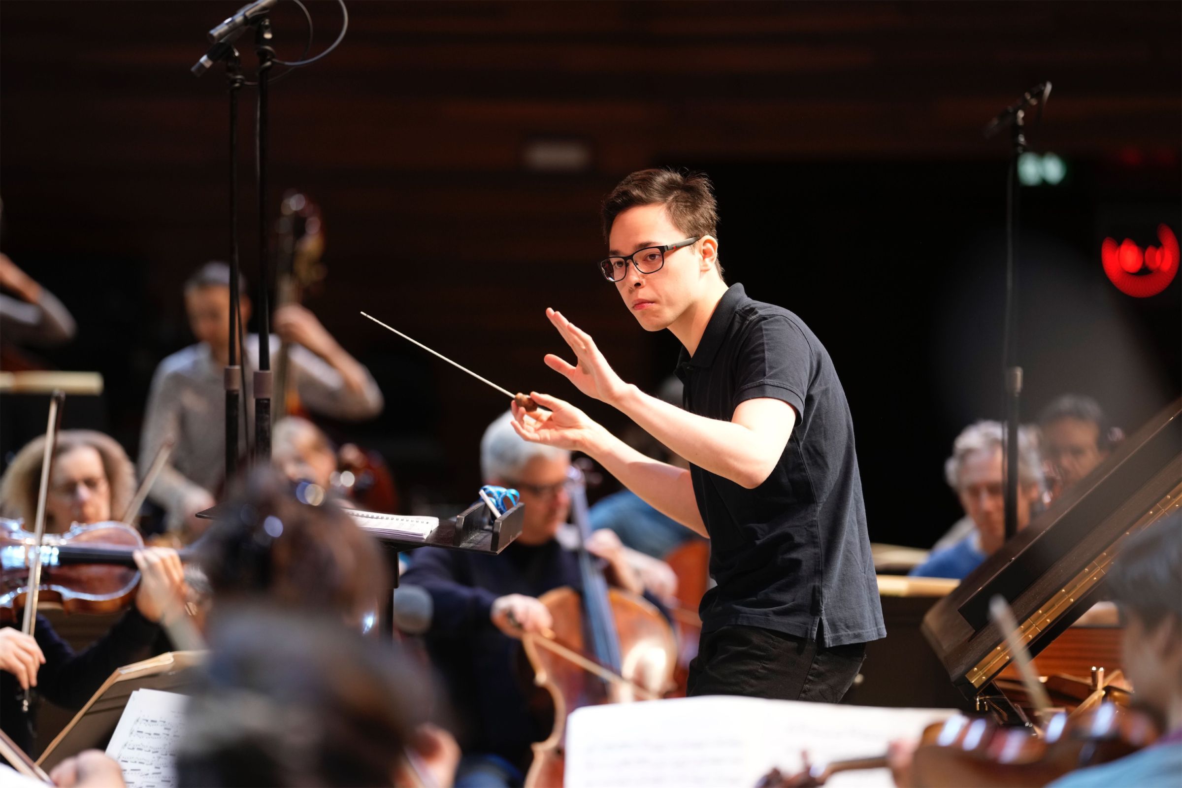 Tarmo Peltokoski en répétition avec l'Orchestre Philharmonique de Radio France © Christophe Abramowitz / Radio France
