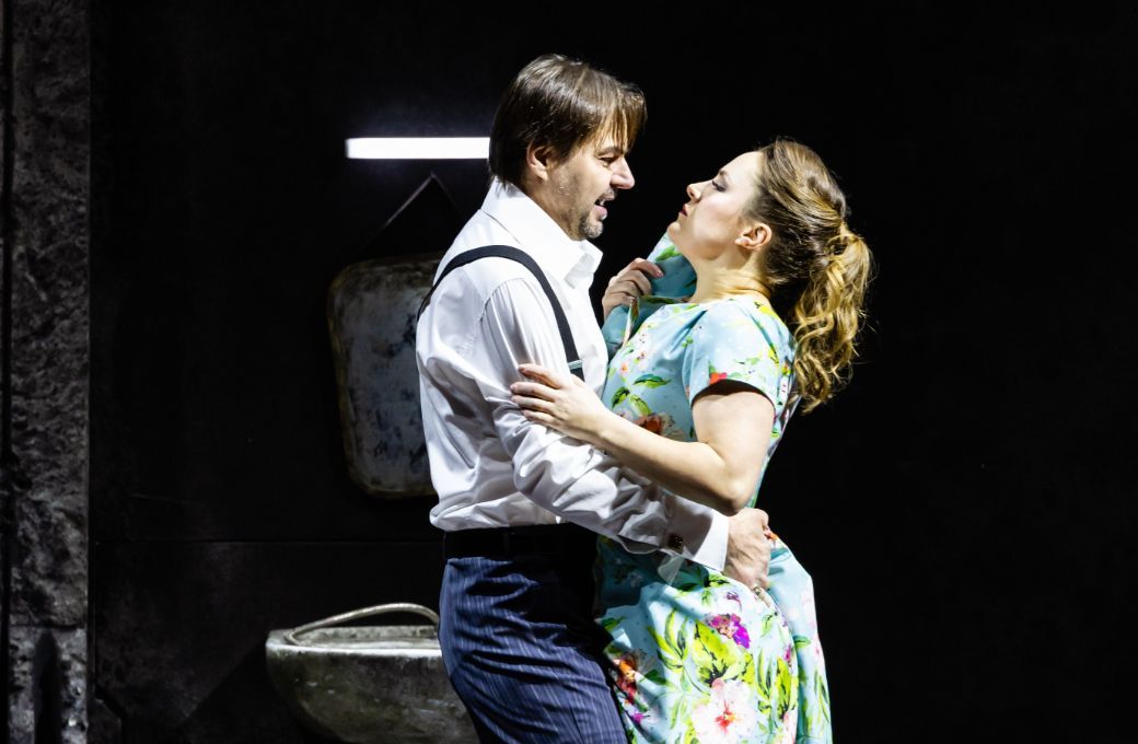 Peter Mattei (Graf Almaviva) und Louise Alder (Susanna) © Geoffroy Schied