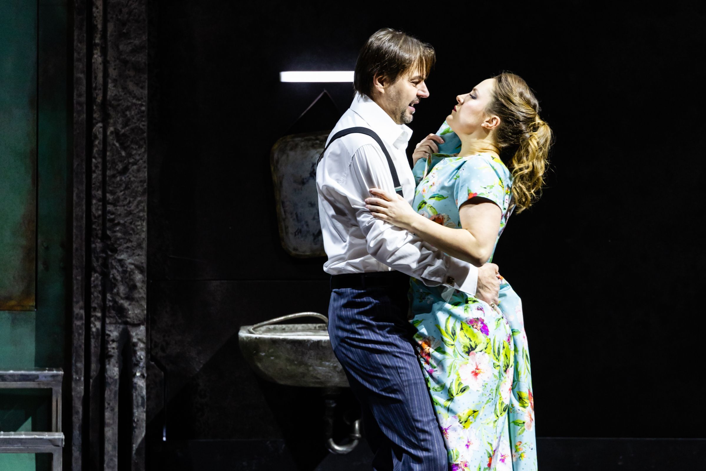 Peter Mattei (Graf Almaviva) und Louise Alder (Susanna) © Geoffroy Schied