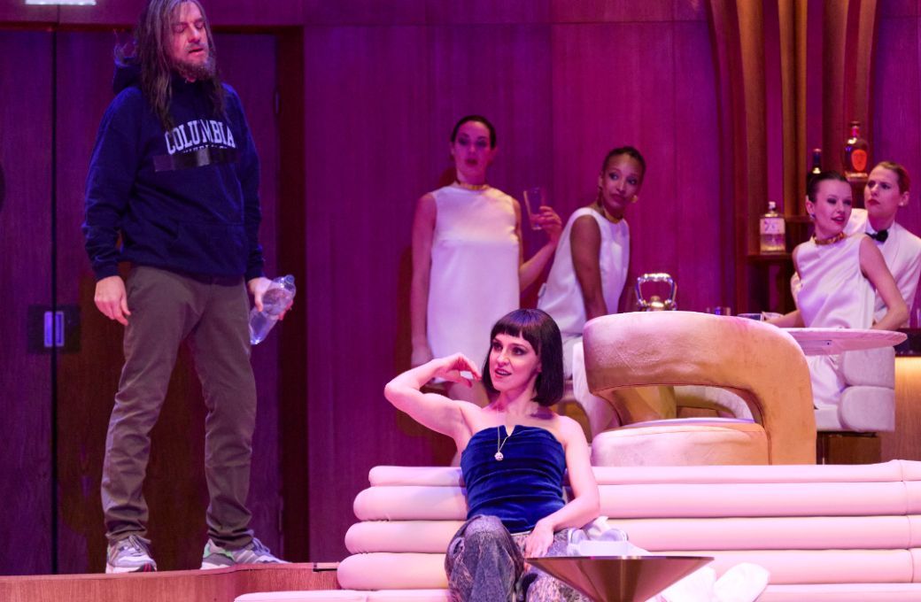 Gábor Bretz (Jochanaan) and Olesya Golovneva (Salome) © Grand Théâtre de Genève | Magali Dougados