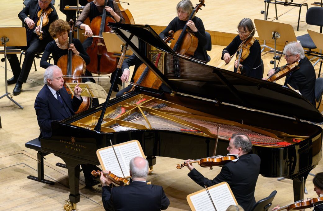 Andr&aacute;s Schiff y la Cappella Andrea Barca &copy; La Filarm&oacute;nica