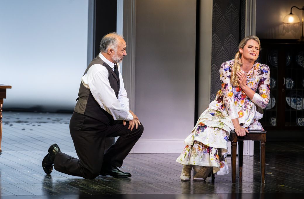 Jos&eacute; Carb&oacute; (Germont) and Samantha Clarke (Violetta) &copy; Guy Davies