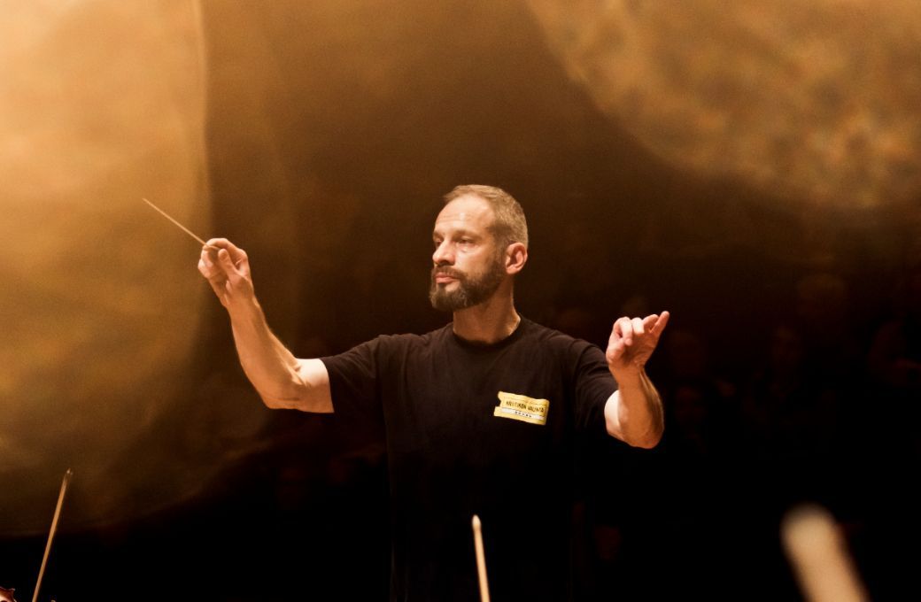 Dima Slobodeniouk en répétition avec l'Orchestre de Paris © Mathias Benguigui