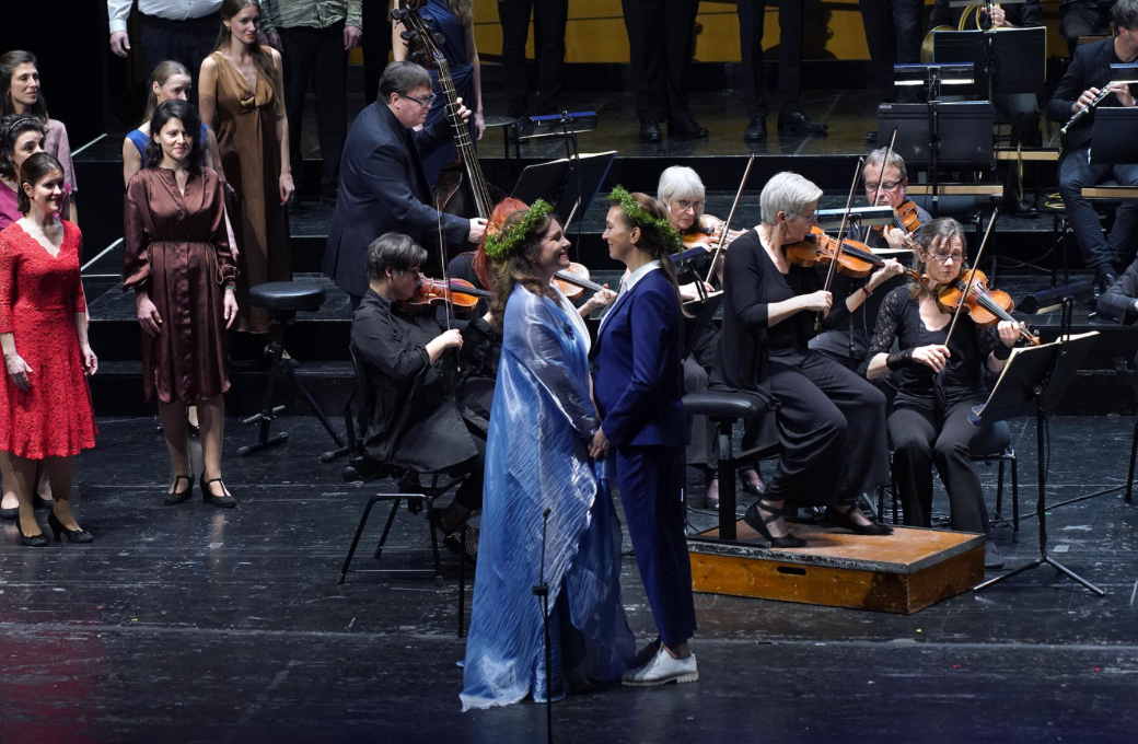 Polina Pastirchak (Ilia) y Olivia Vermeulen (Idamante) © Javier del Real | Teatro Real