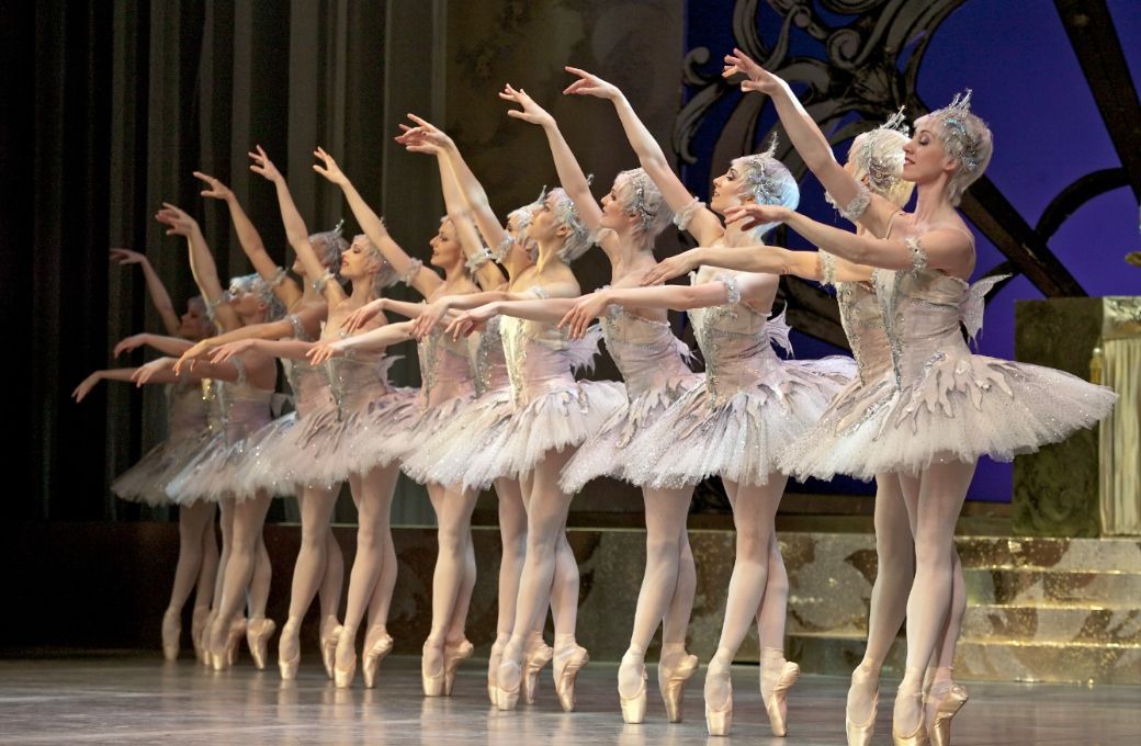 Finnish National Ballet in Javier Torres' <i>The Sleeping Beauty</i> &copy; Sakari Viika