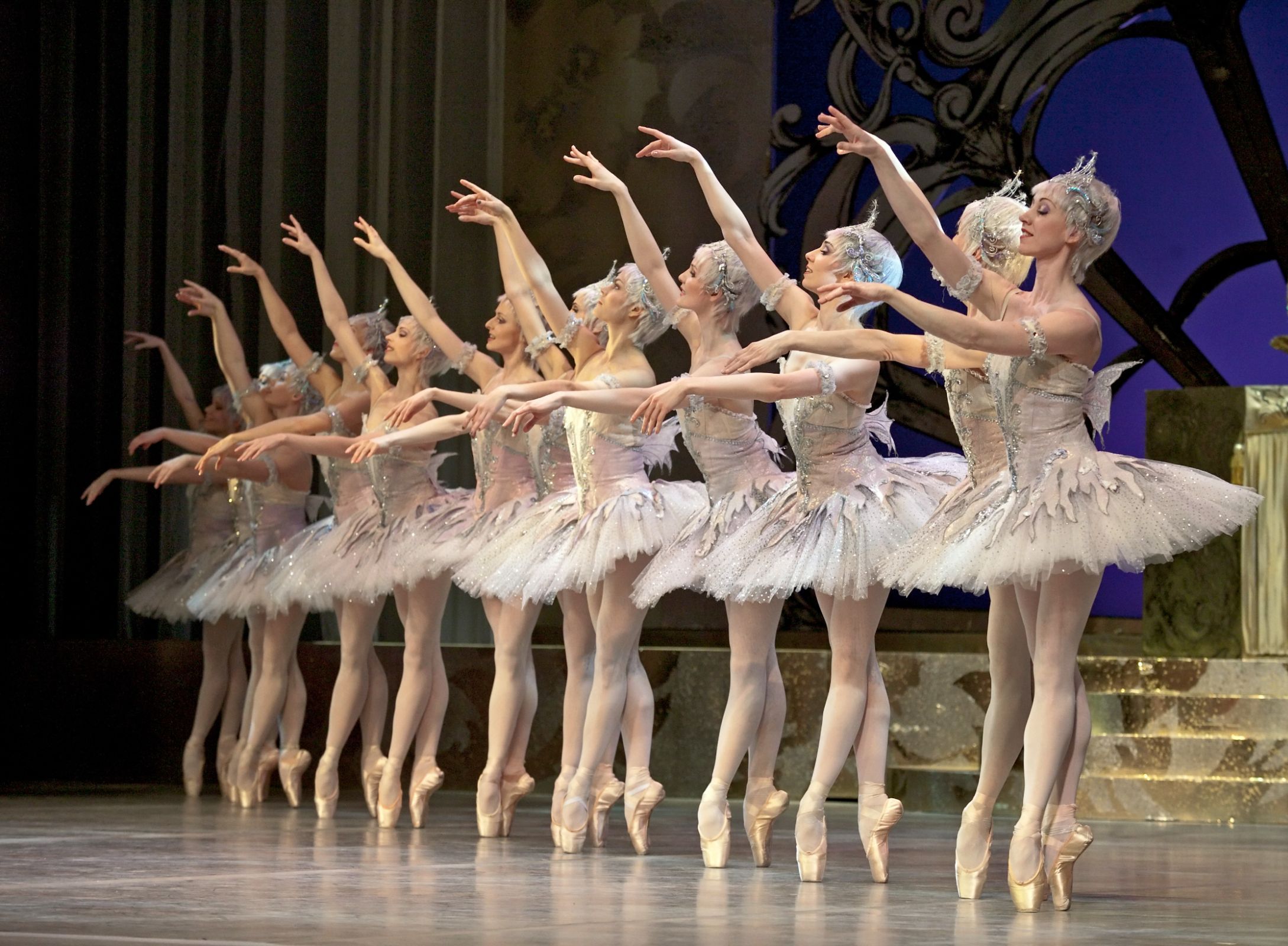 Finnish National Ballet in Javier Torres' <i>The Sleeping Beauty</i> &copy; Sakari Viika