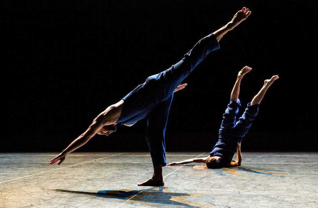 Trisha Brown Dance Company in Noé Soulier's <i>In the Fall</i> © Delphine Perrin