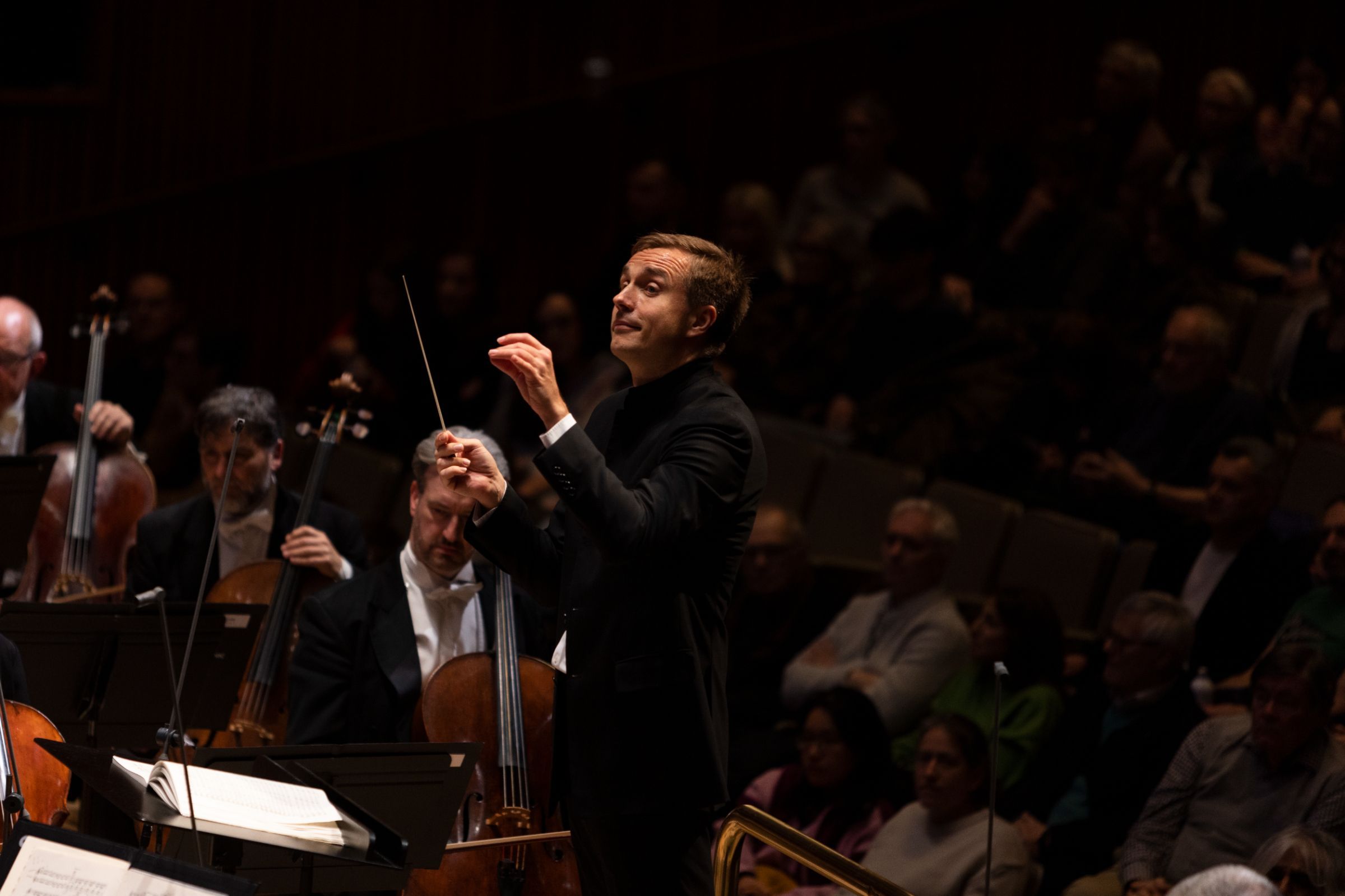 Vasily Petrenko conducts the Royal Philharmonic Orchestra © Frances Marshall