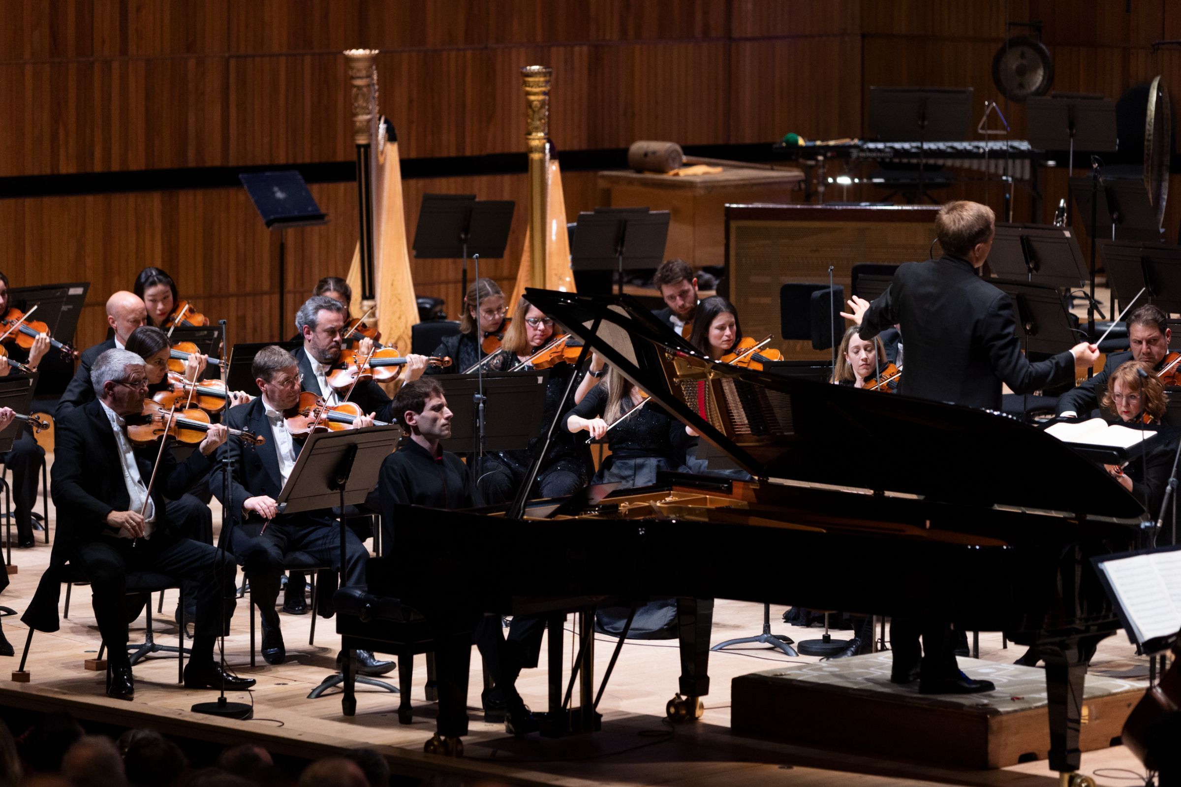 Boris Giltburg, Vasily Petrenko and the Royal Philharmonic Orchestra © Frances Marshall