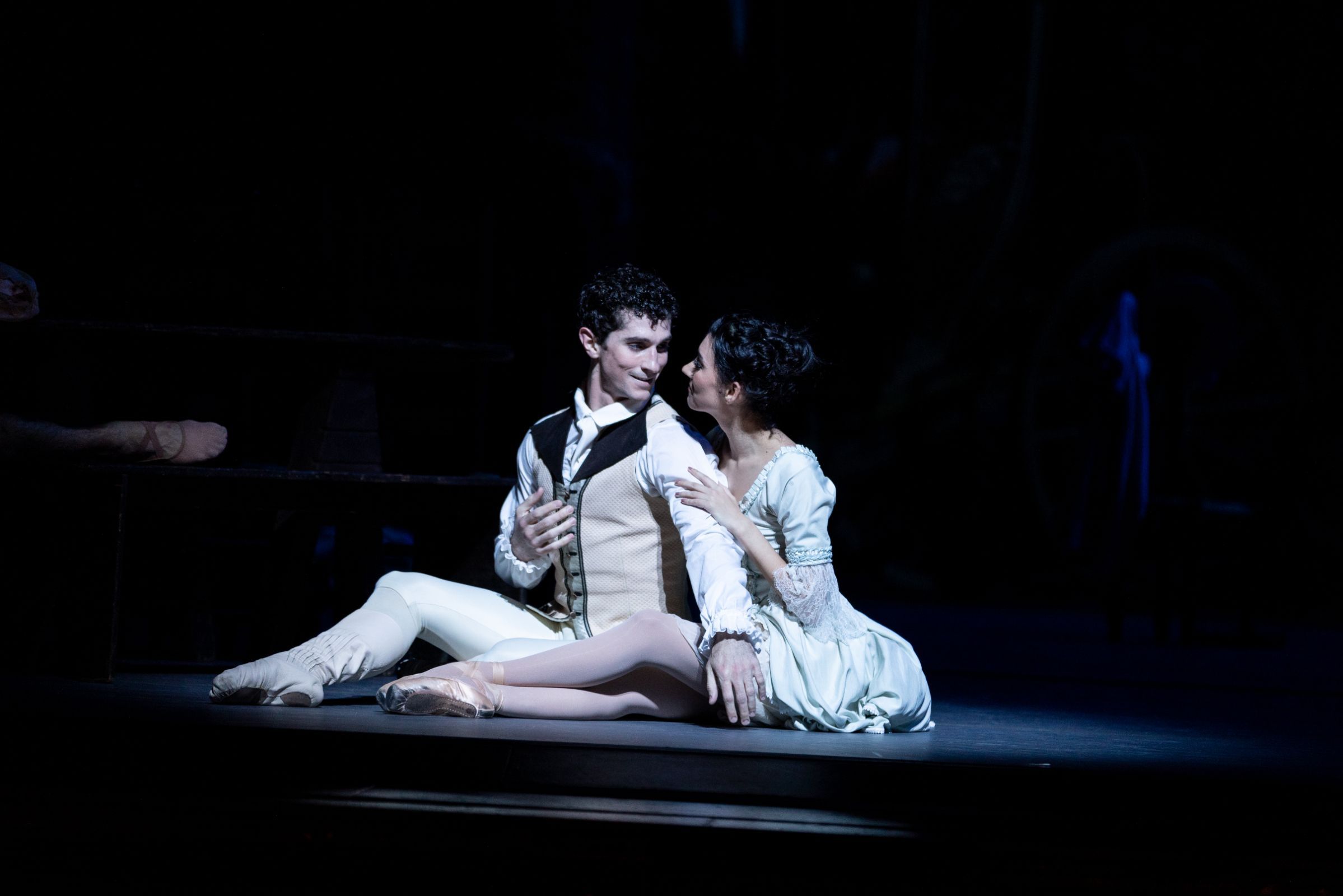 Max Cauthorn and Jasmine Jimison in Kenneth MacMillan's <i>Manon</i> &copy; Lindsay Thomas
