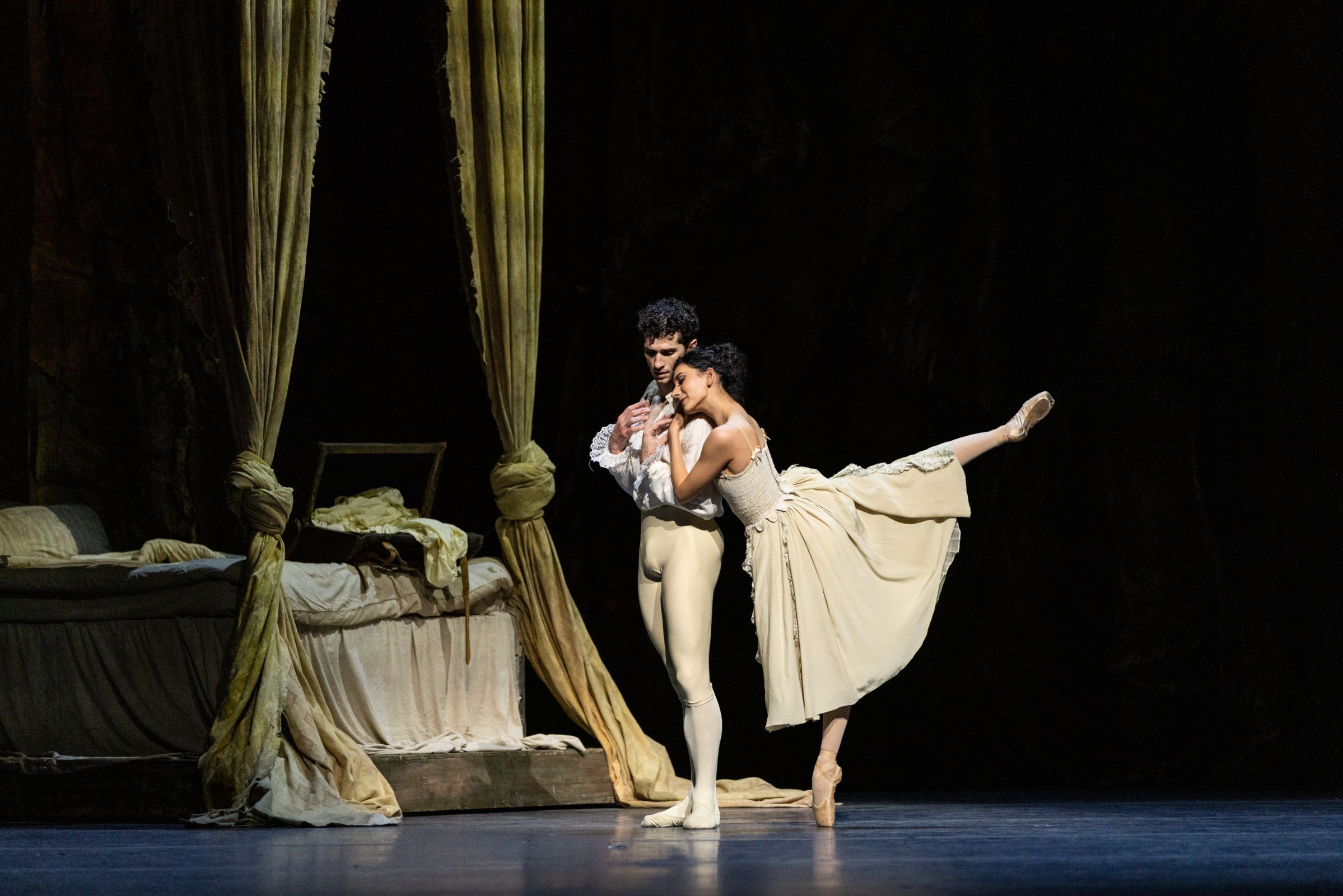 Max Cauthorn and Jasmine Jimison in Kenneth MacMillan's <i>Manon</i> &copy; Lindsay Thomas