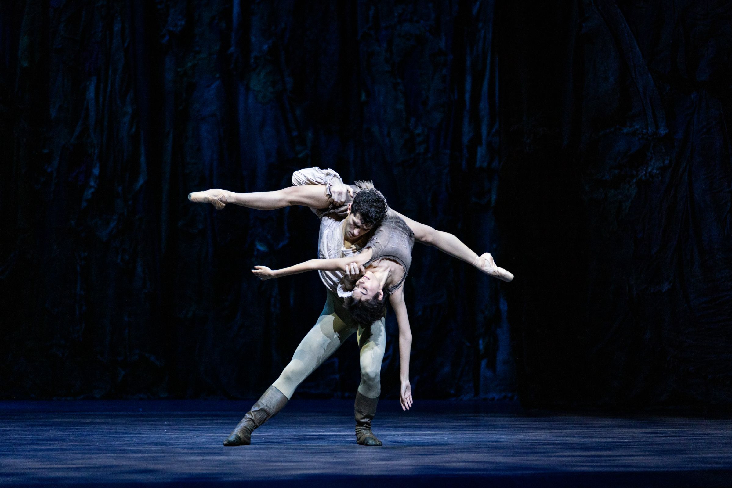 Max Cauthorn and Jasmine Jimison in Kenneth MacMillan's <i>Manon</i> &copy; Lindsay Thomas