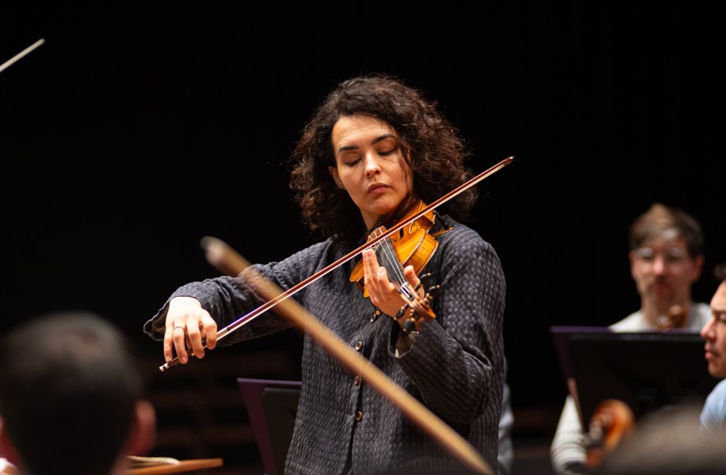 Alena Baeva in rehearsal with the Bournemouth Symphony Orchestra © Bournemouth Symphony Orchestra