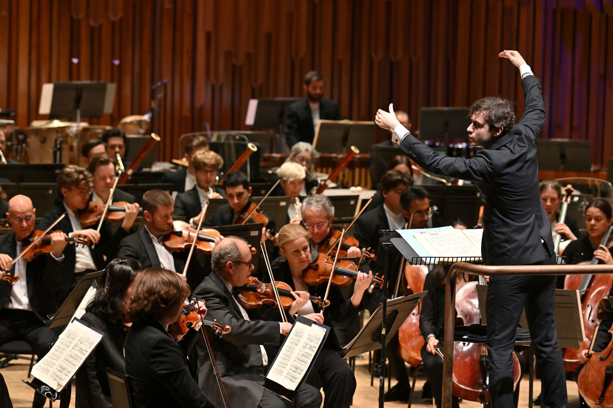 Maxime Pascal conducts the London Symphony Orchestra &copy; LSO | Mark Allan