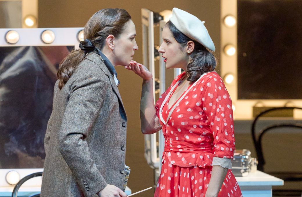 Kate Lindsey (Composer) and Sara Blanch (Zerbinetta) © Wiener Staatsoper | Michael Pöhn
