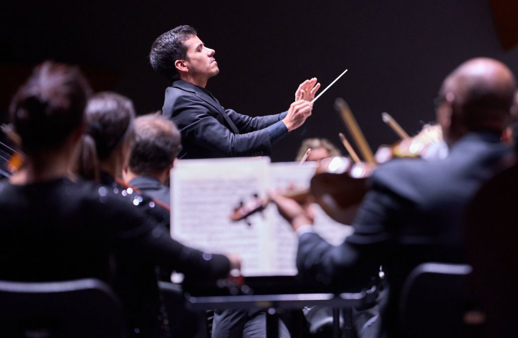 Nuno Coelho al frente de la Orquesta Sinfónica del Principado de Asturias &copy; Orquesta Sinfónica de Galicia