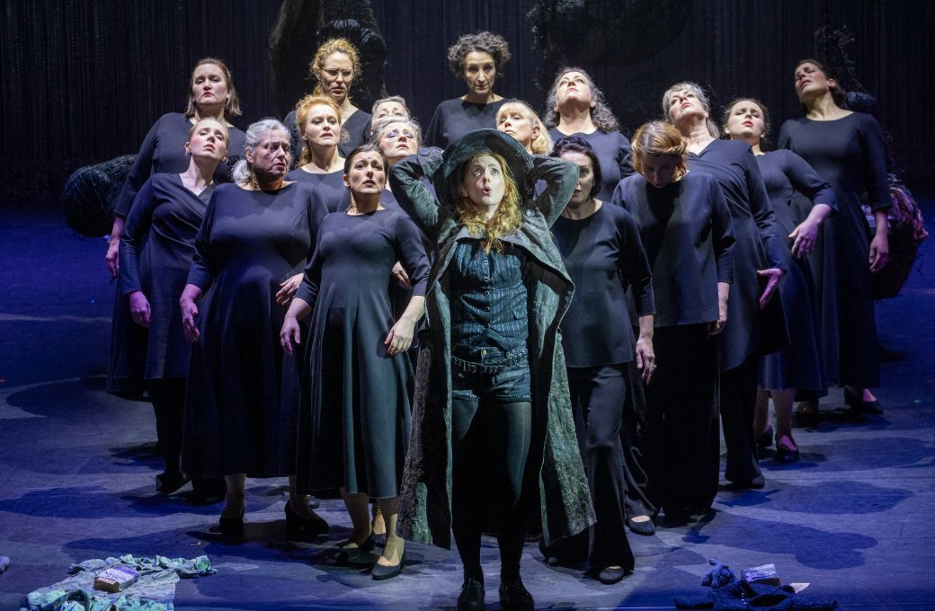 Layla Claire (Senta) and the Chorus of Opera North &copy; James Glossop