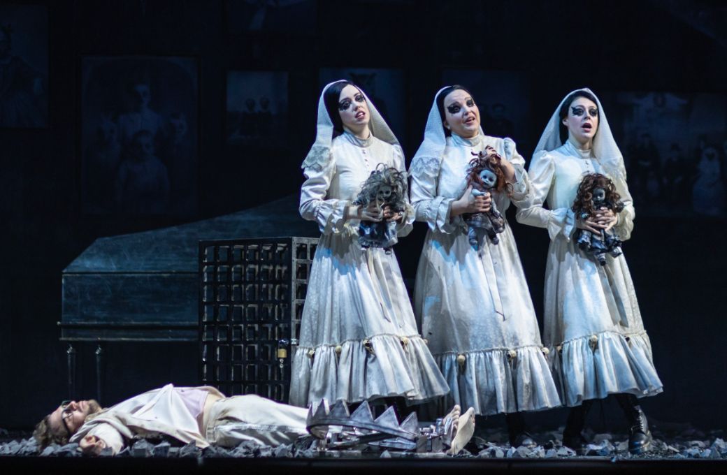 Julian Prégardien, Alma Neuhaus (2. Dame), Jenni Hietala (1. Dame) und Stephanie Maitland (3. Dame) © Wiener Staatsoper | Sofia Vargaiová