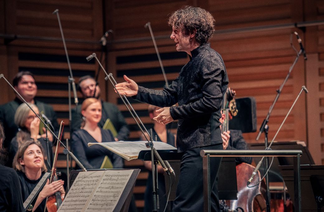 Nicholas Collon and Aurora Orchestra &copy; Viktor Erik Emanuel | Kings Place