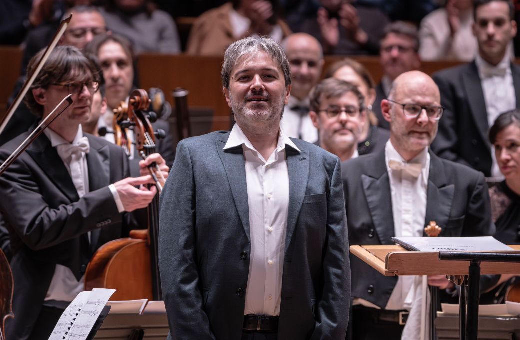 El compositor Carlos Fontcuberta tras el estreno de <i>Orbes</i> por la OV © Live Music Valencia | Archivo Palau de la Música