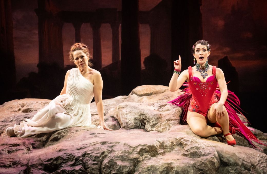 Annemarie Kremer (Ariadne) and Juliana Zara (Zerbinetta) &copy; Marco Borggreve