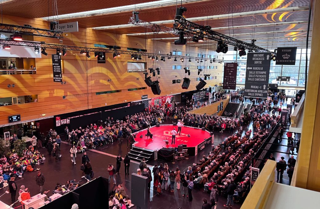 The Curious Bards, au kiosque dans le hall de la Cité des congrès de Nantes © Tristan Labouret / Bachtrack