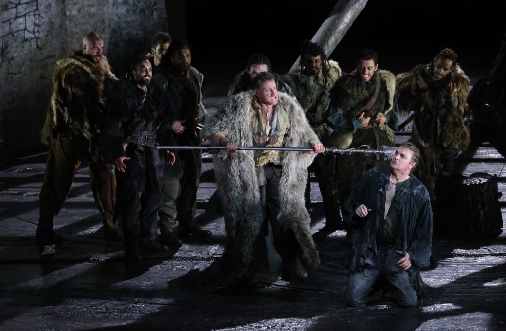 G&uuml;nther Groissb&ouml;ck (Hunding) and Klaus Florian Vogt (Siegmund) &copy; Teatro alla Scala | Brescia e Amisano