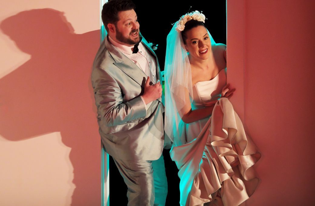 David Ireland (Figaro) and Mary Bevan (Susanna) © Zoe Martin