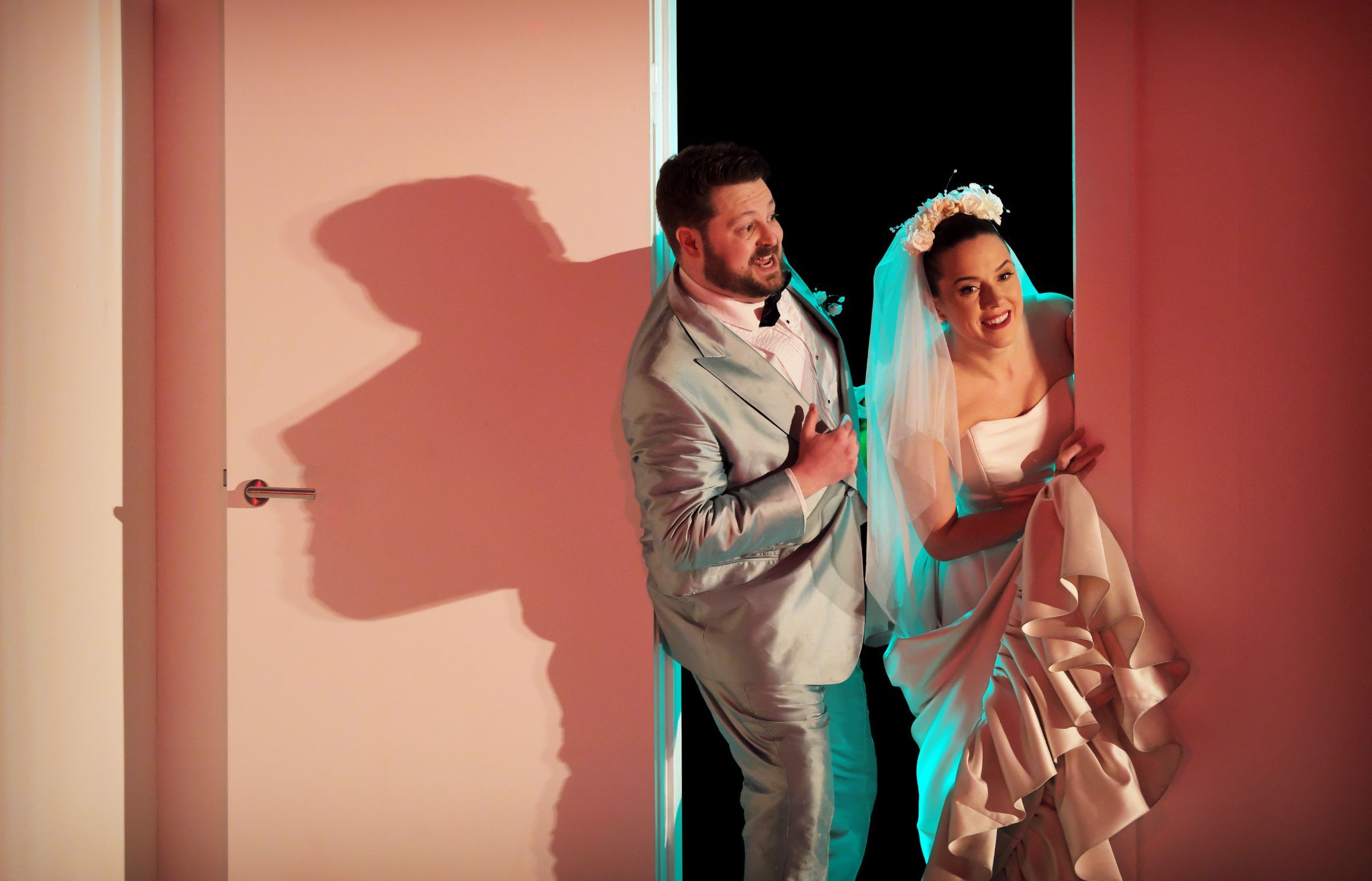 David Ireland (Figaro) and Mary Bevan (Susanna) © Zoe Martin