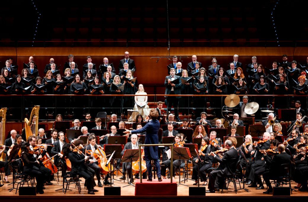 Lorenzo Viotti conducts the death and rebirth of Spring in