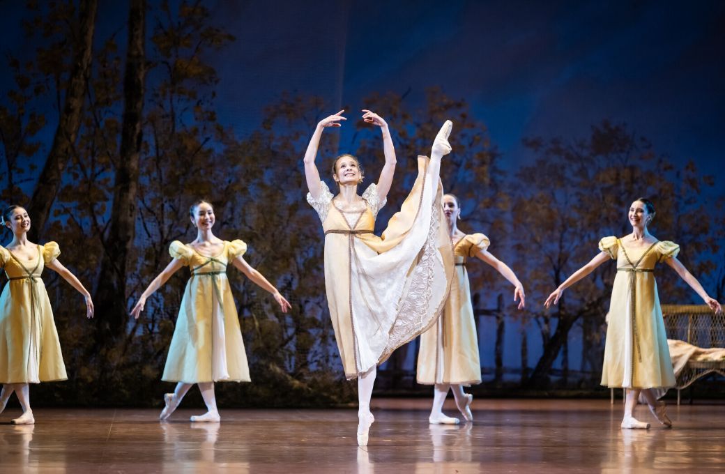 L&eacute;onore Baulac (Olga) &copy; Julien Benhamou / Op&eacute;ra national de Paris
