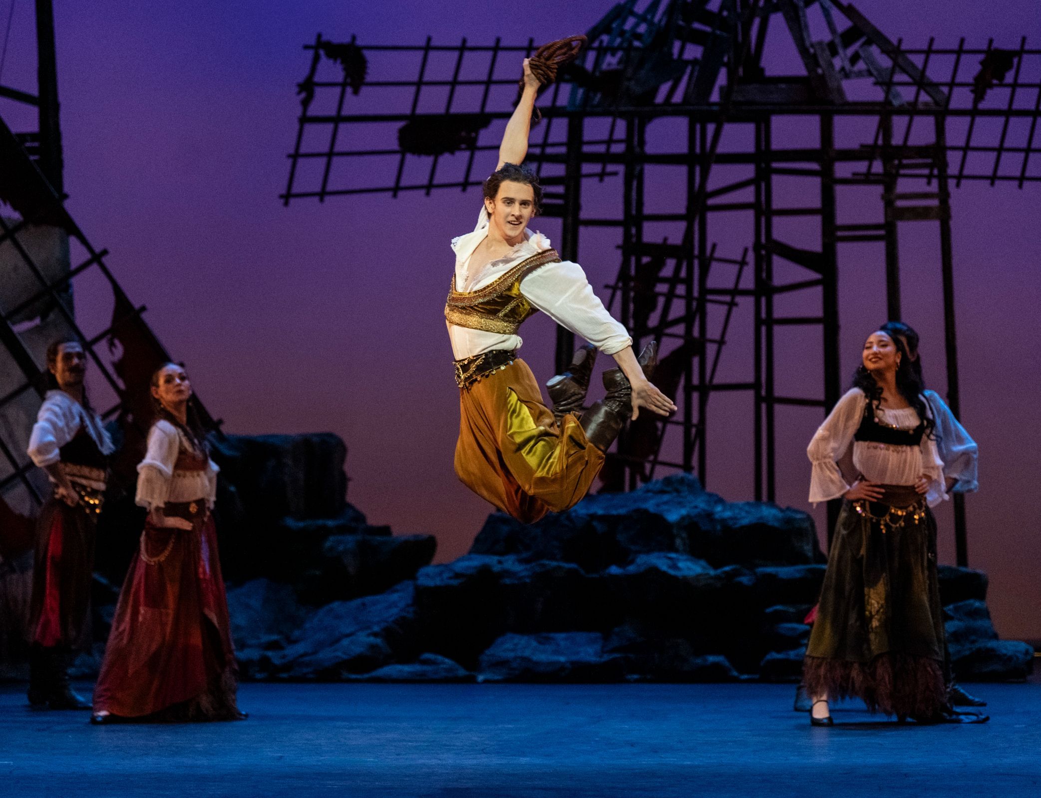 Joakim Visnes with Norwegian National Ballet in <i>Don Quixote</i> © Erik Berg