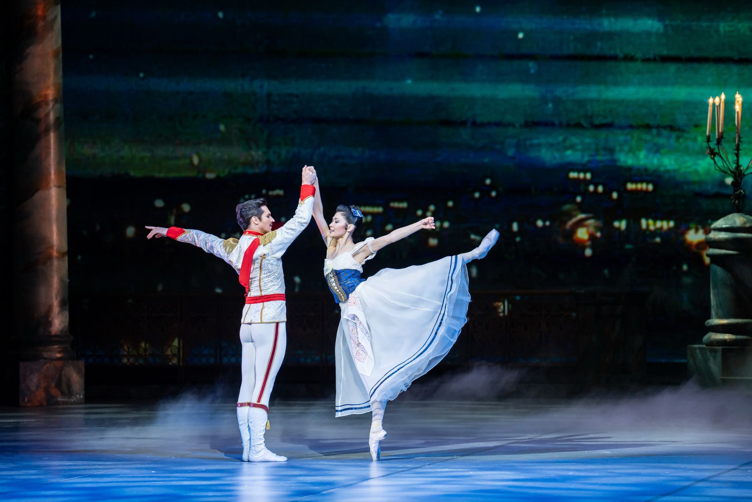 Aliya Tanykpayeva as Hanna and Dmitry Timofeev as Danilo in <i>The Merry Widow</i> &copy; Valter Berecz / Hungarian State Opera