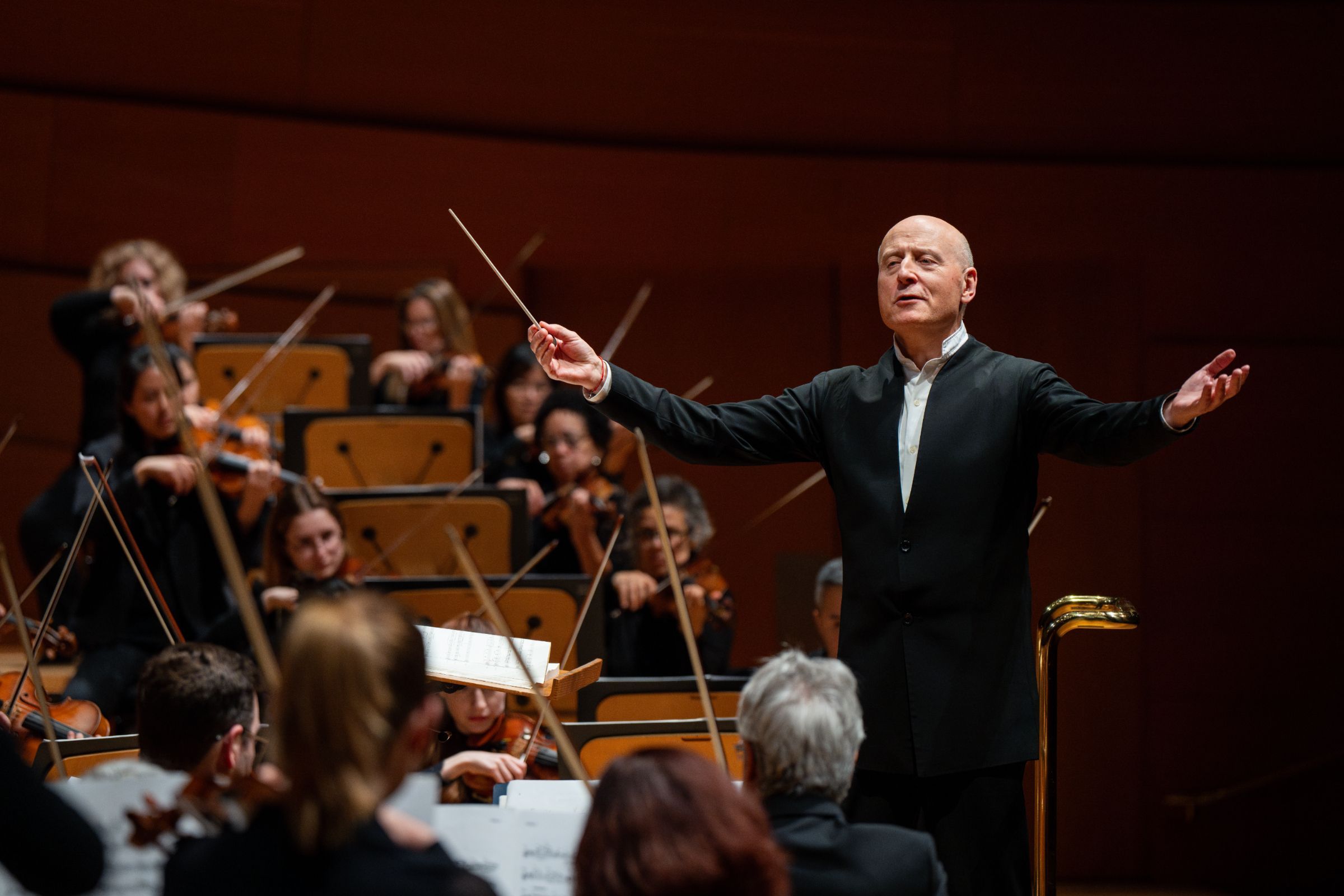 Paavo Järvi conducts the Los Angeles Philharmonic &copy; Elizabeth Asher , courtesy of the Los Angeles Philharmonic Association