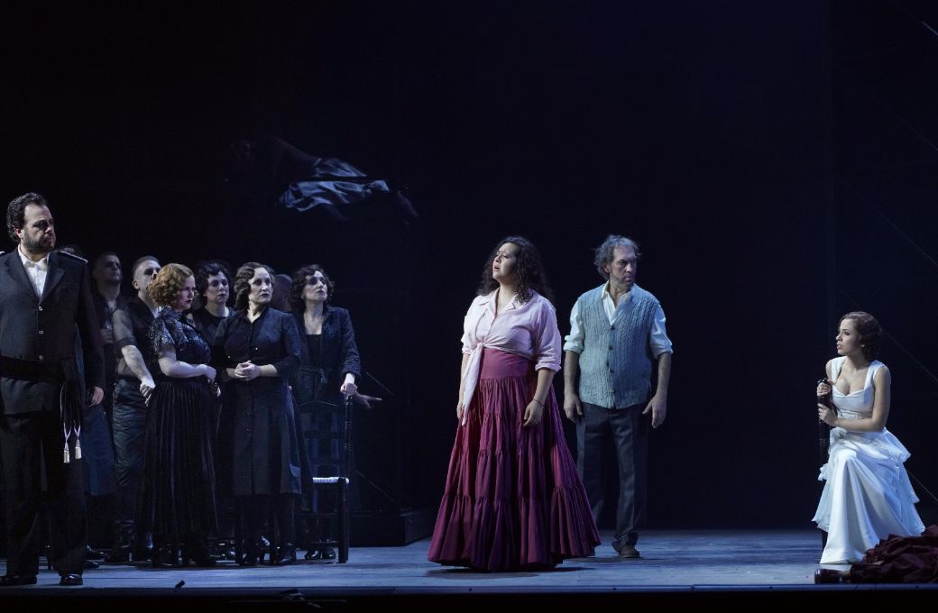 E. Aladr&eacute;n (Paco), A. Gonz&aacute;lez (Salud), R. Amoretti (El t&iacute;o Sarvaor), C. Mateo (Carmela) &copy; Javier del Real | Teatro Real