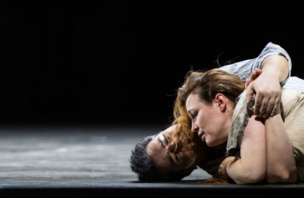 Elena Stikhina (Manon Lescaut) und Saimir Pirgu (Chevalier des Grieux) &copy; Toni Suter