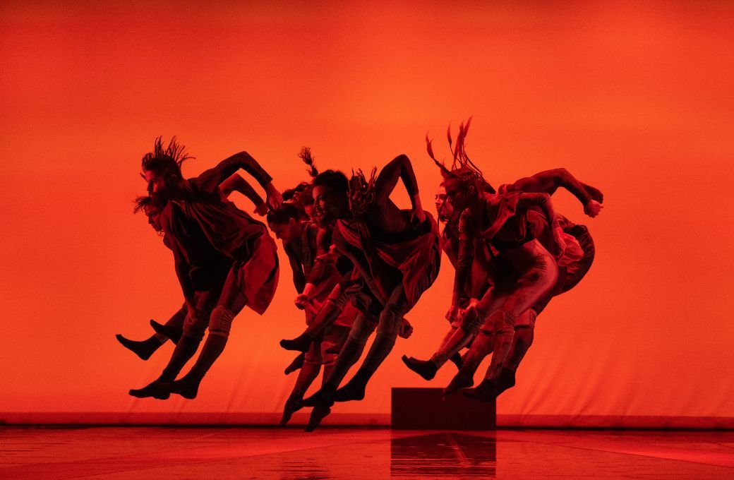 Acosta Danza in Norge Cedño and Thais Suárez' <i>Hybrid</i> &copy; Hugo Gledinning