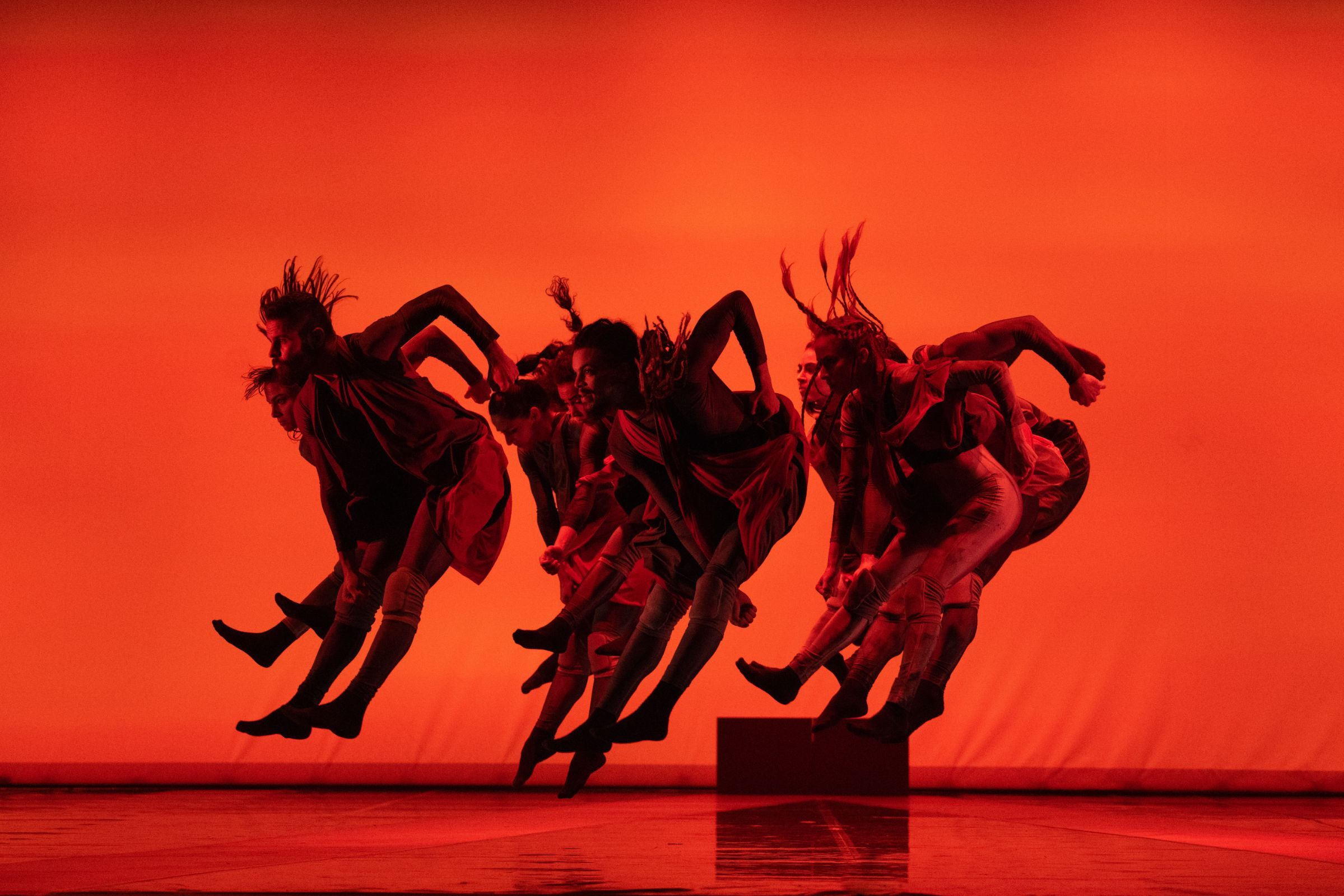 Acosta Danza in Norge Cedño and Thais Suárez' <i>Hybrid</i> &copy; Hugo Gledinning
