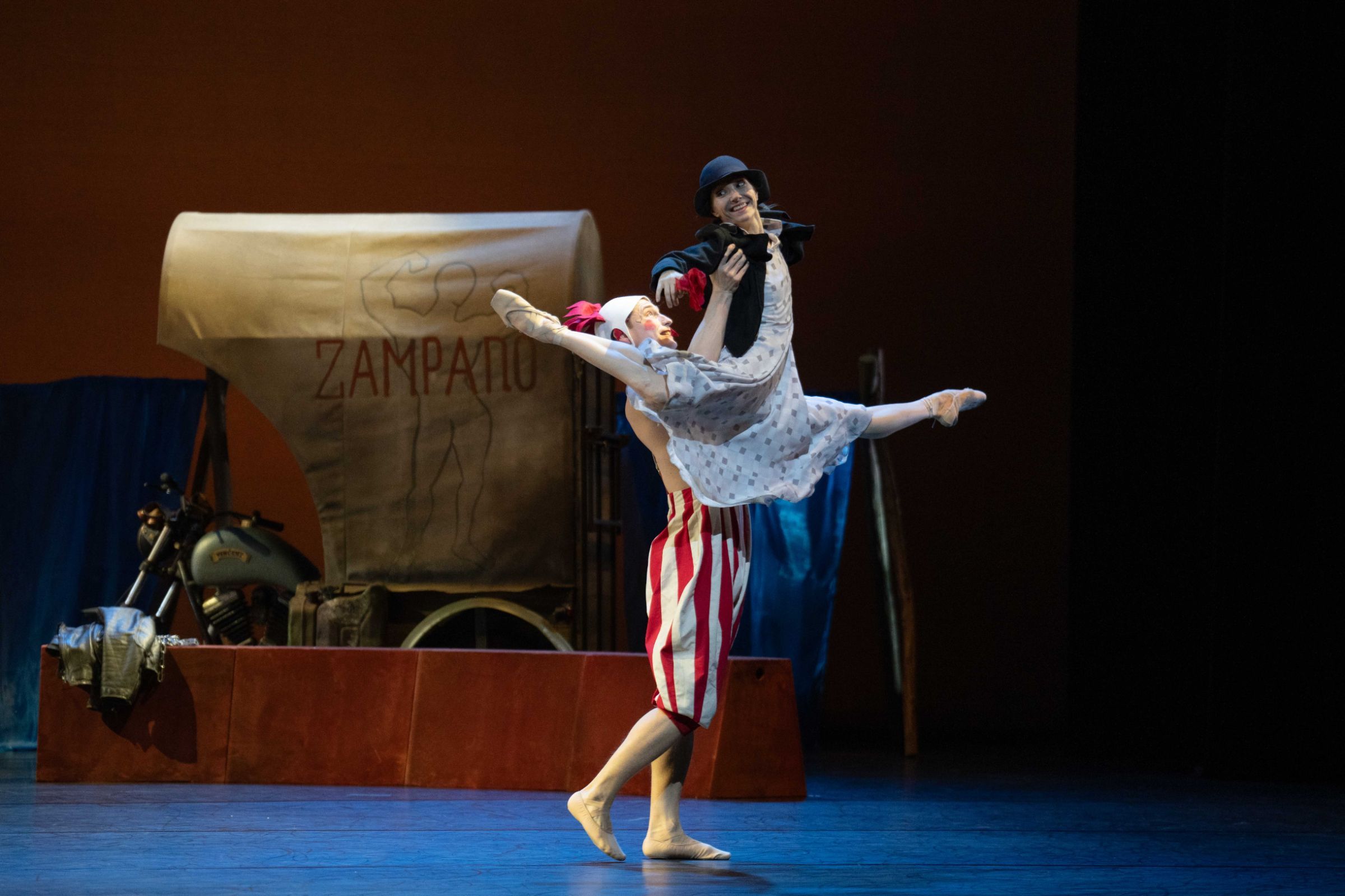 Alina Cojocaru as Gelsomina in <i>La Strada</i> &copy; Andrej Uspenski