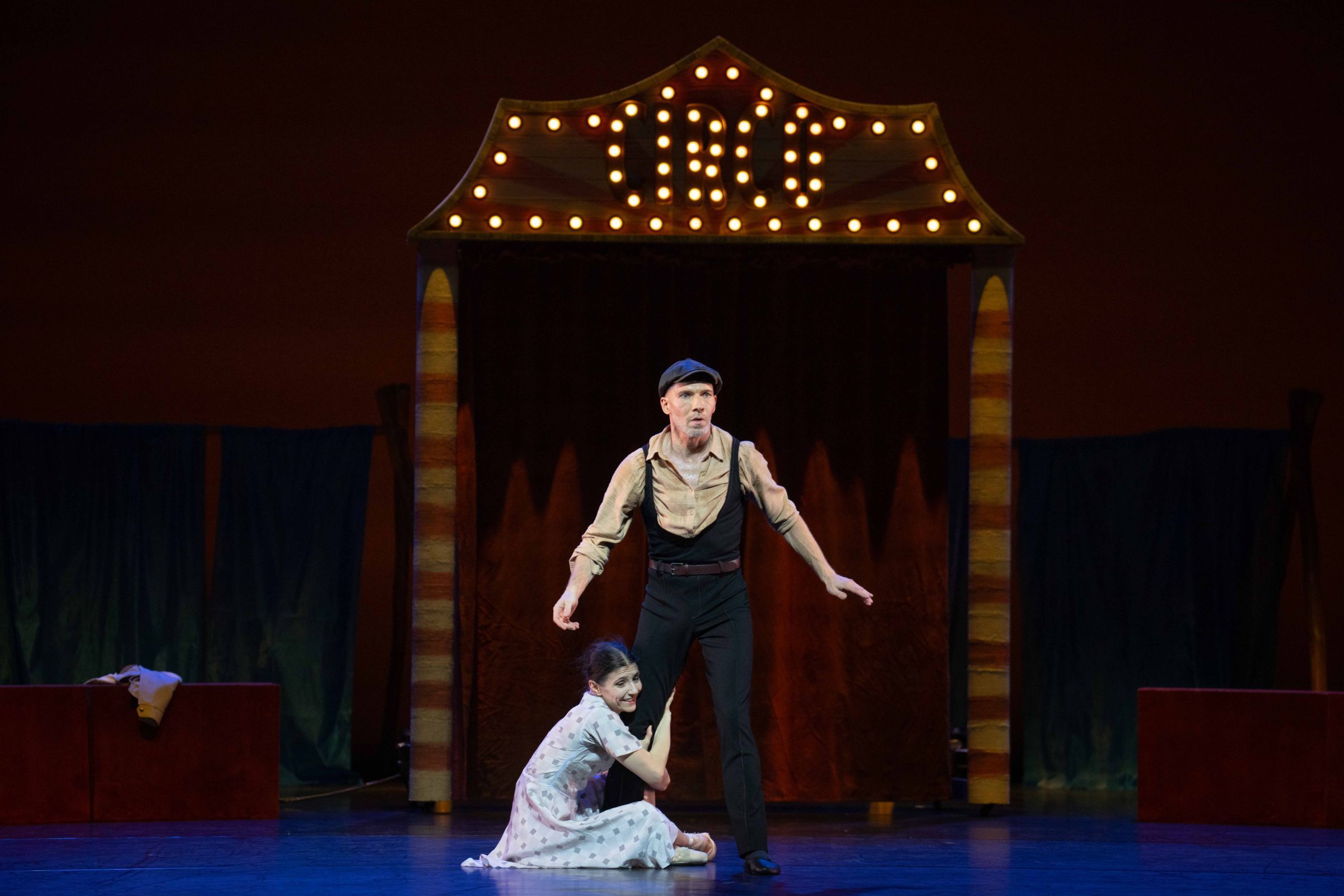 Alina Cojocaru as Gelsomina and Johan Kobborg as Il Matteo in <i>La Strada</i> &copy; Andrej Uspenski