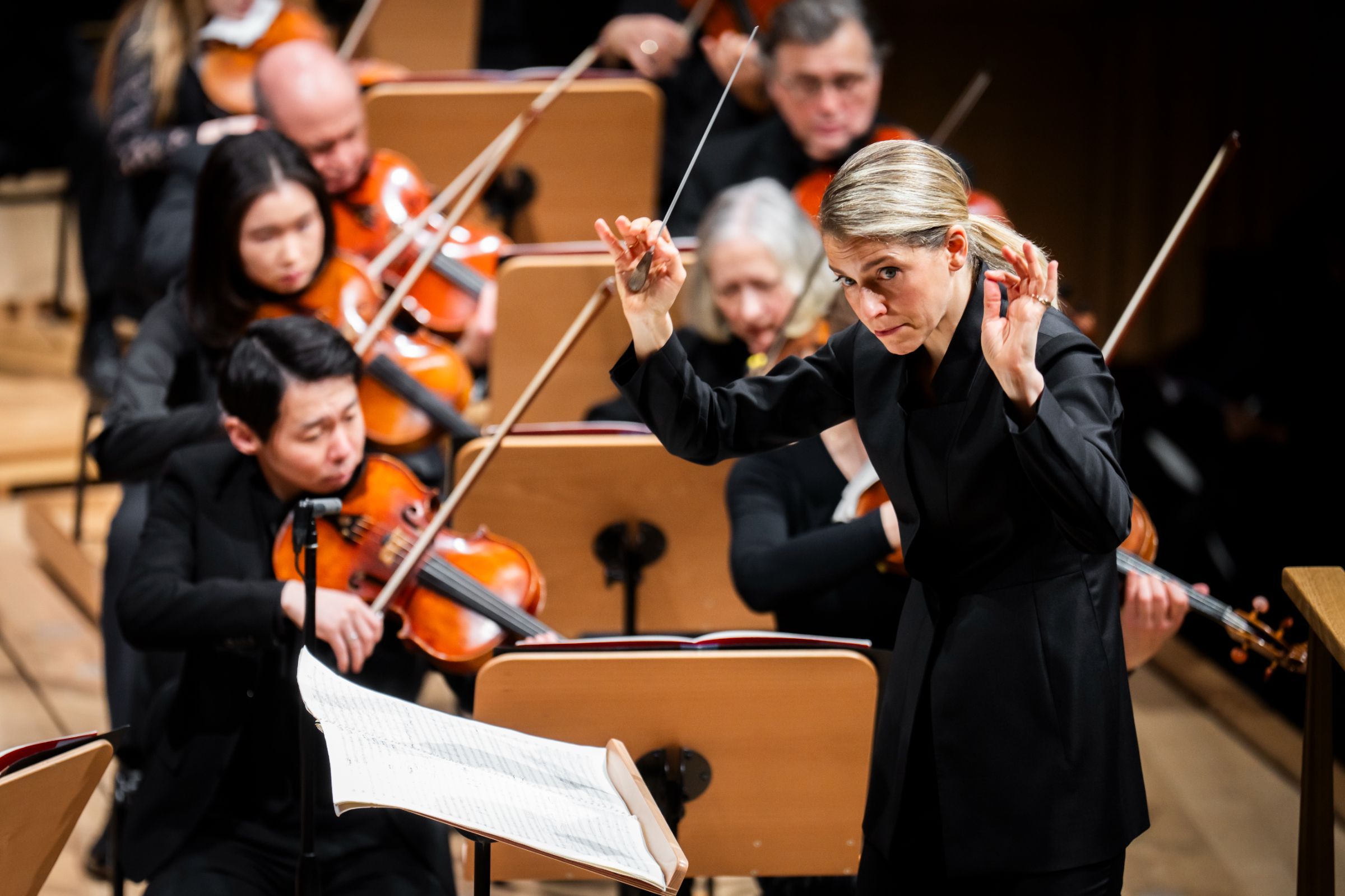 Karina Canellakis conducts the New York Philharmonic &copy; Chris Lee