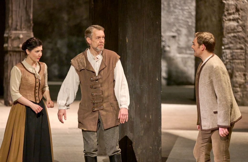 Florina Ilie (Marzelline), Georg Zeppenfeld (Rocco) und Daniel Jenz (Jaquino) &copy; Wiener Staatsoper | Michael P&ouml;hn