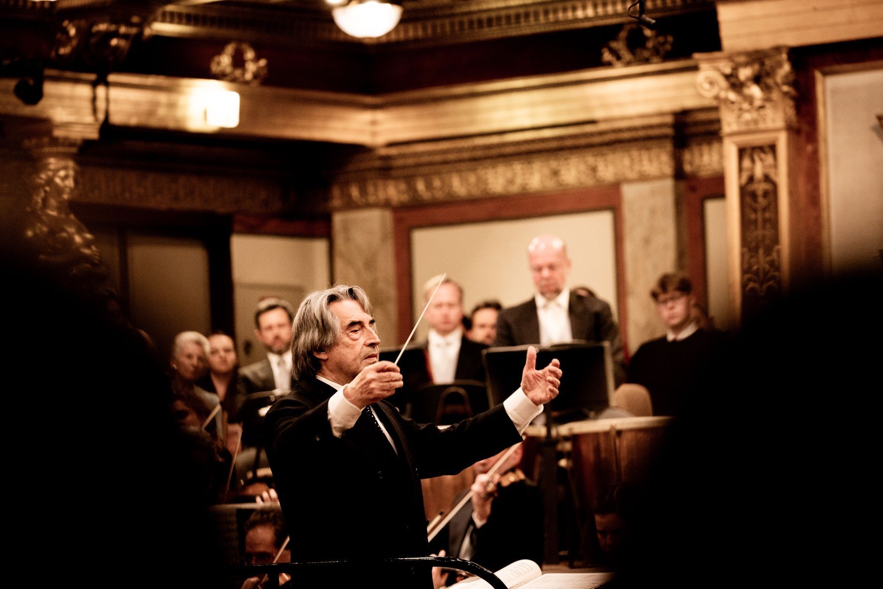 Riccardo Muti conducts the Vienna Philharmonic © Julia Wesely
