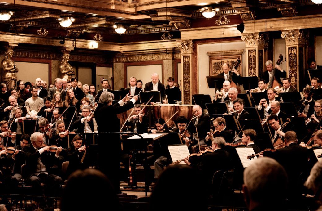 Riccardo Muti conducts the Vienna Philharmonic © Julia Wesely