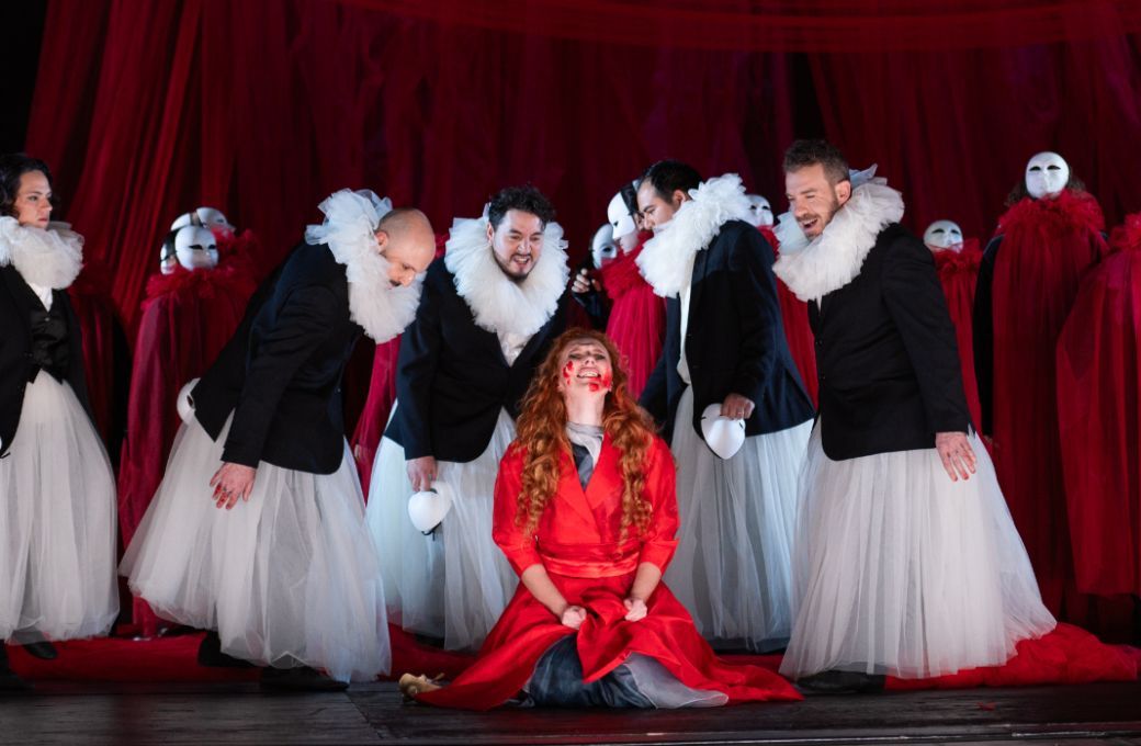 Lidia Fridman (Lucrezia Borgia) and ensemble &copy; Fabrizio Sansoni | Teatro dell’Opera di Roma