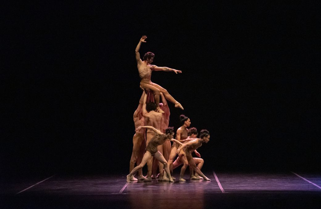 Herman Cornejo and Grupo Cadabra in <i>Anima Animal</i> © Carlos Villamayor