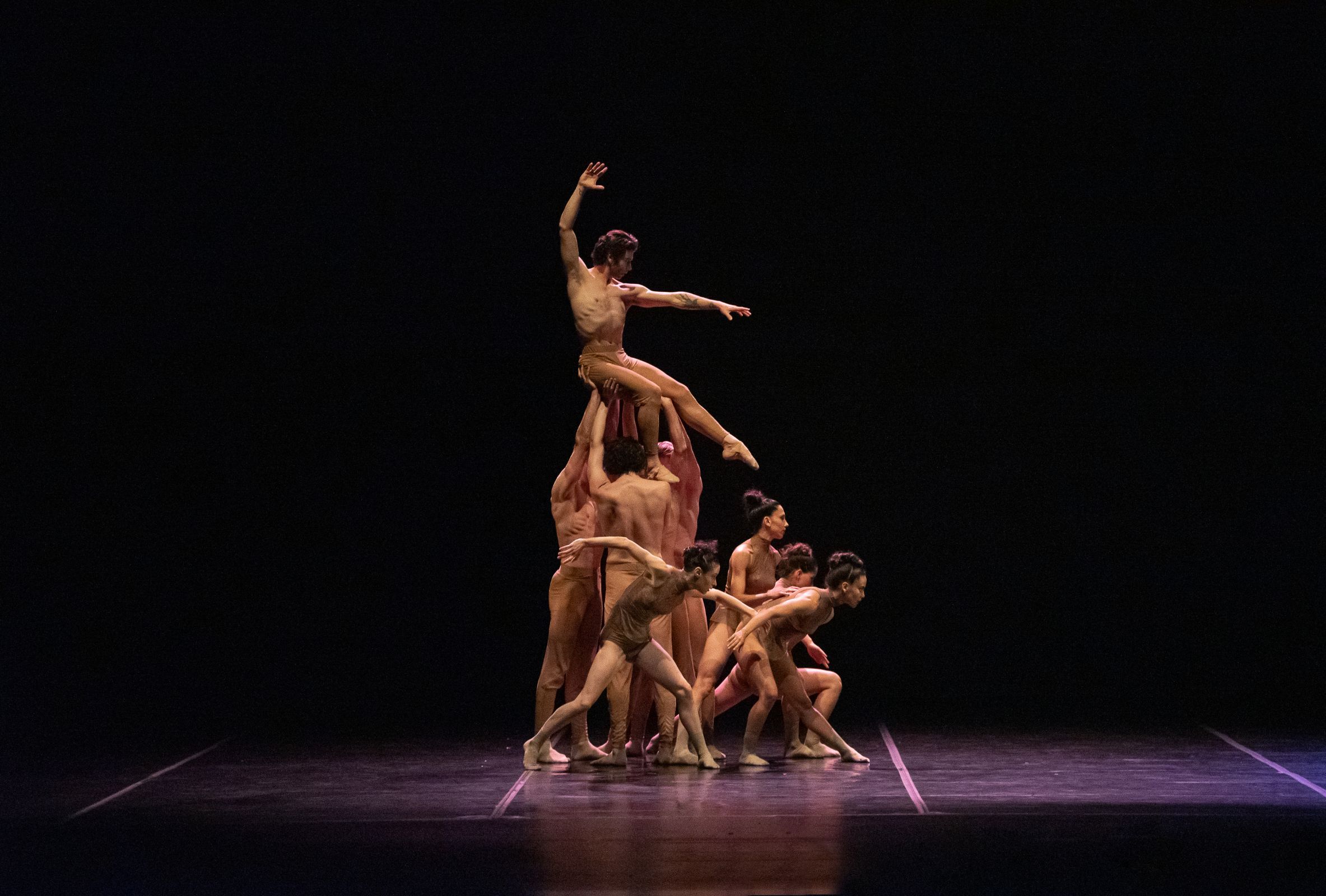 Herman Cornejo and Grupo Cadabra in <i>Anima Animal</i> © Carlos Villamayor