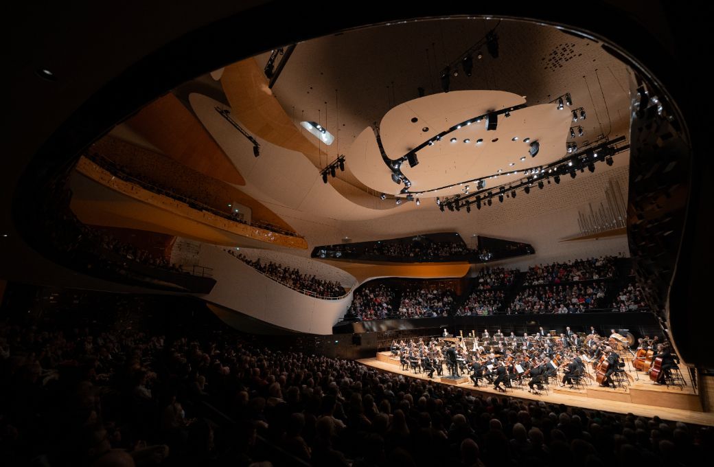 Klaus M&auml;kel&auml; dirige l'Orchestre de Paris &copy; Charles d'H&eacute;rouville